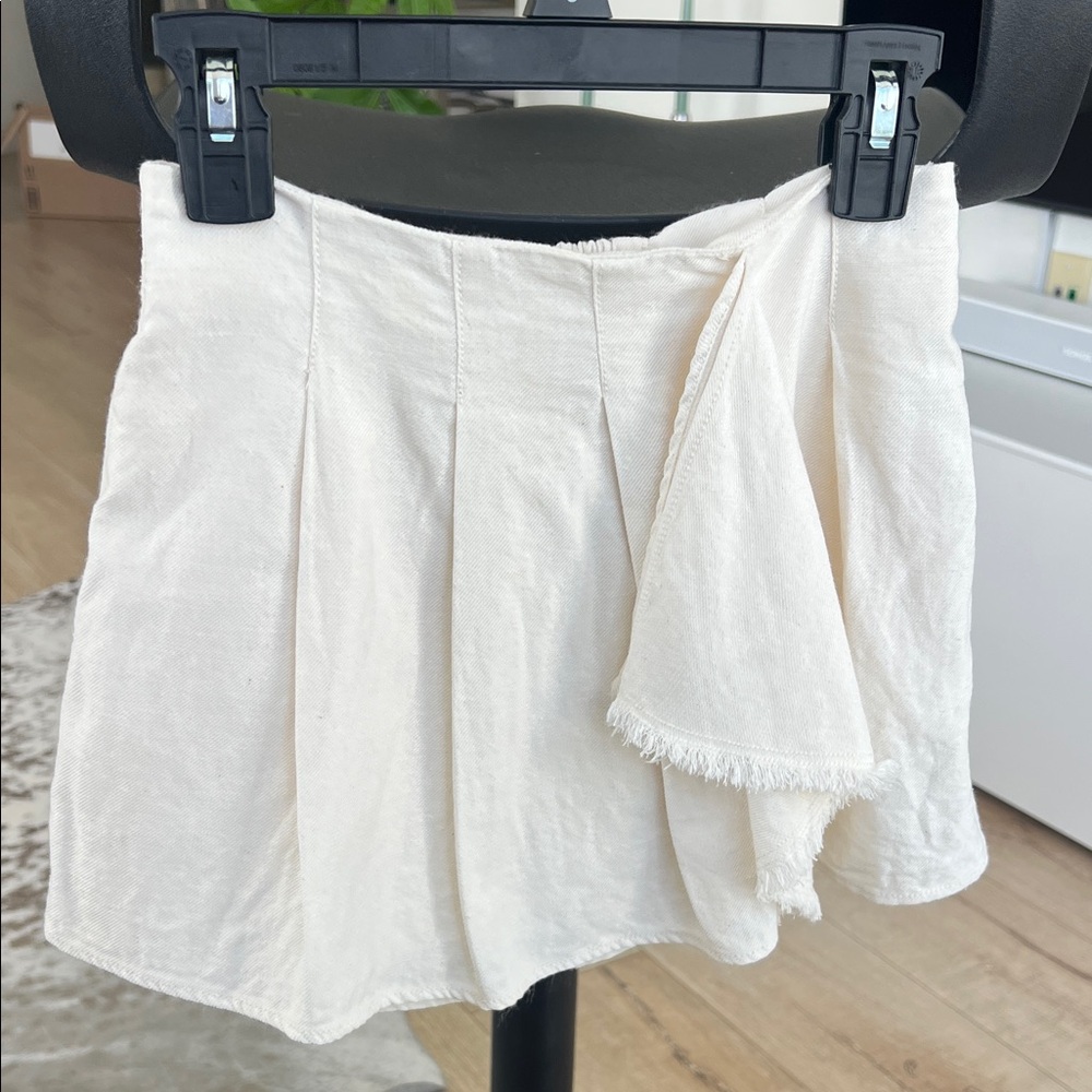 Zara cream mini pleated skirt with fringe details, fully lined. Elastic waist